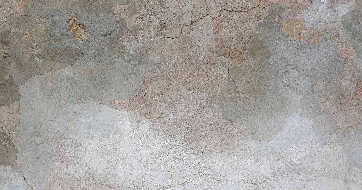 Textura de parede antiga com reboco trincado e desgastado